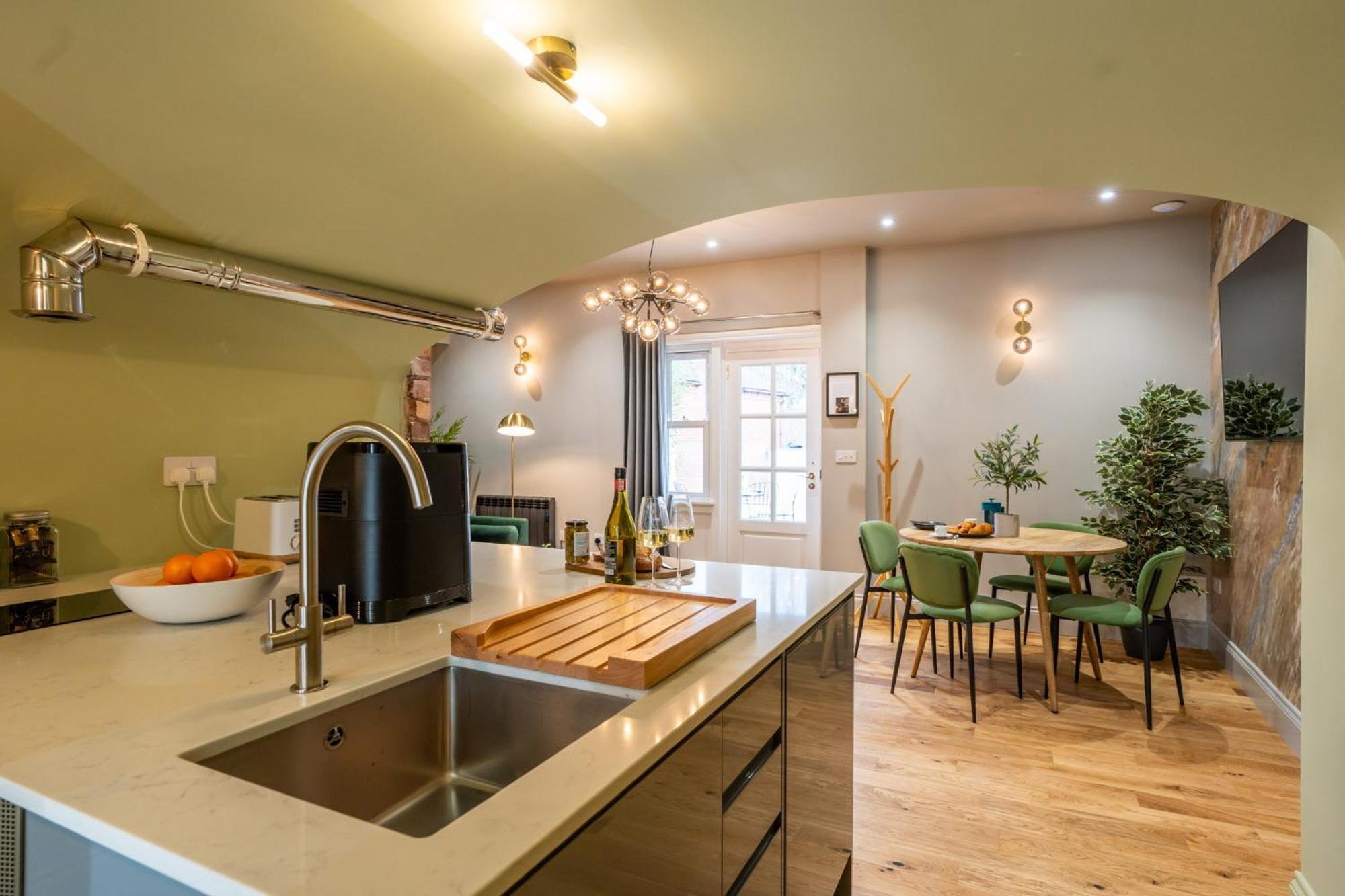 Commandery Vaults - Luxury Apartment In City Centre With Sky Tv Worcester Exterior foto