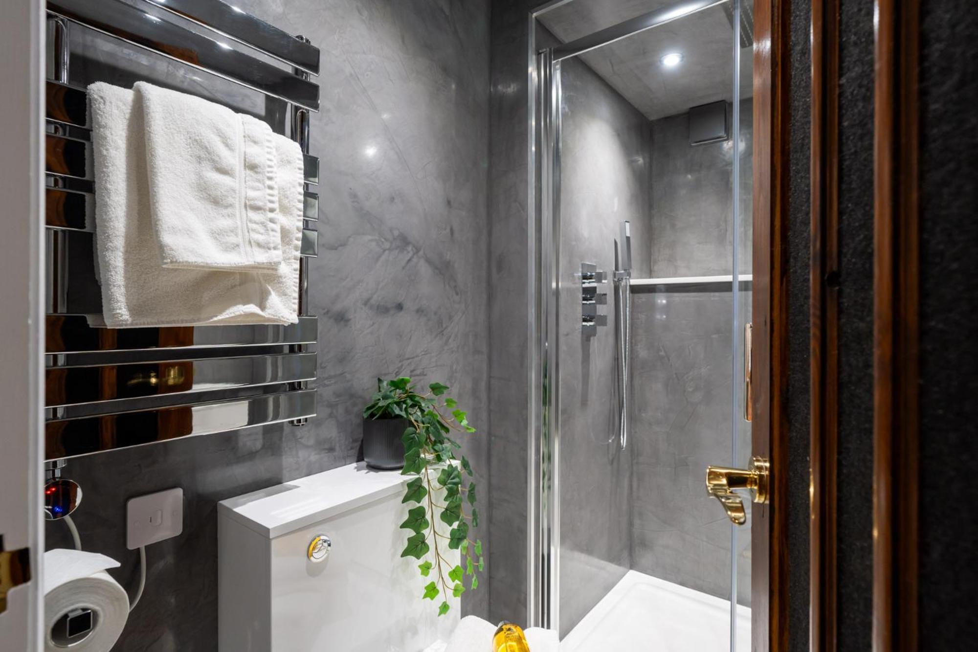 Commandery Vaults - Luxury Apartment In City Centre With Sky Tv Worcester Exterior foto